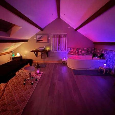 Ecrin D' Amour Suite Romantique Avec Jacuzzi Castels Ngoại thất bức ảnh